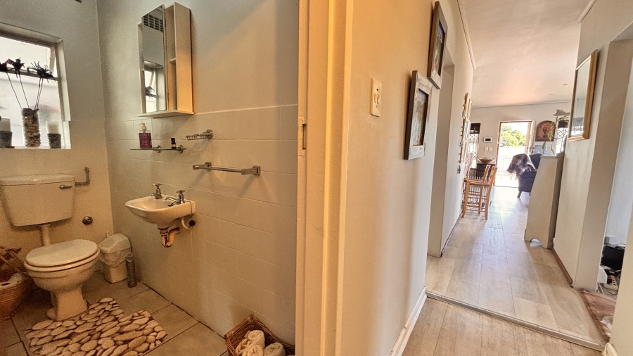 4 Bedroom Property for Sale in Kirstenhof Western Cape